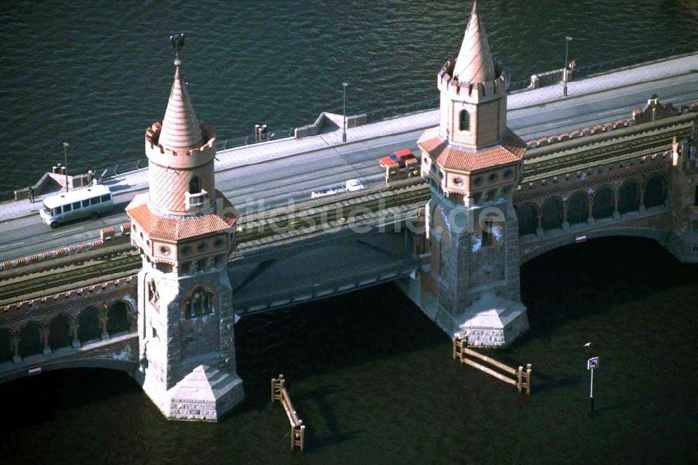 Berlin von oben - Oberbaumbrücke in Berlin-Mitte.