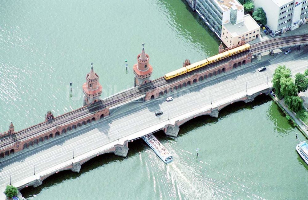 Berlin / Friedrichshain aus der Vogelperspektive: Oberbaumbrücke Friedrichshain