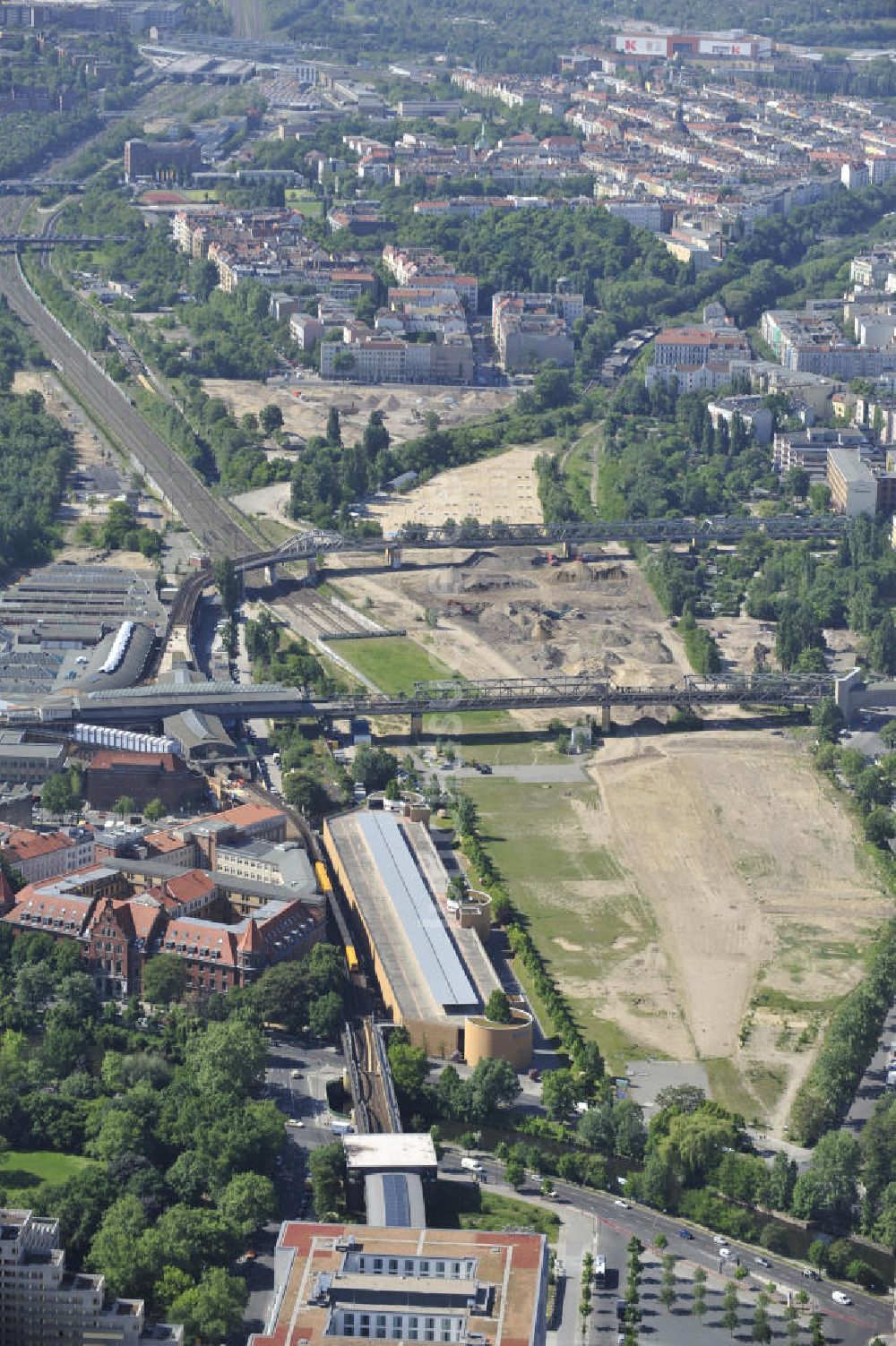 Berlin von oben - Oberirdischer U-Bahnhof Gleisdreieck in Berlin-Kreuzberg