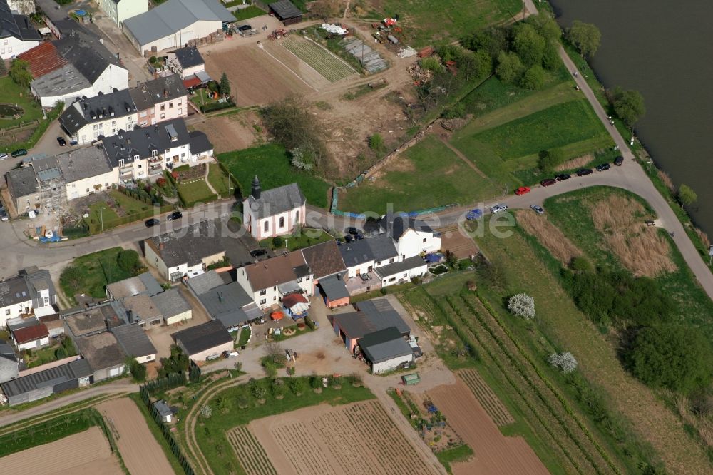 Trier Zewen von oben - Oberkirch im Ortsbezirk Zewen in Trier im Bundesland Rheinland-Pfalz