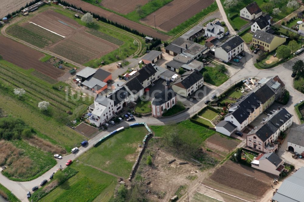 Trier Zewen von oben - Oberkirch im Ortsbezirk Zewen in Trier im Bundesland Rheinland-Pfalz