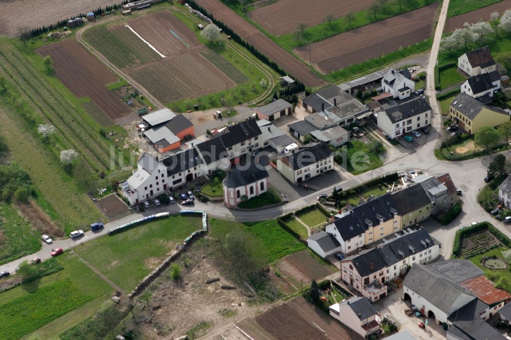 Trier Zewen aus der Vogelperspektive: Oberkirch im Ortsbezirk Zewen in Trier im Bundesland Rheinland-Pfalz