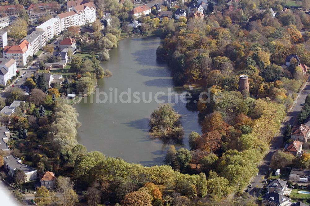 Berlin von oben - Obersee mit Wasserturm im Berliner Ortsteil Alt-Hohenschönhausen