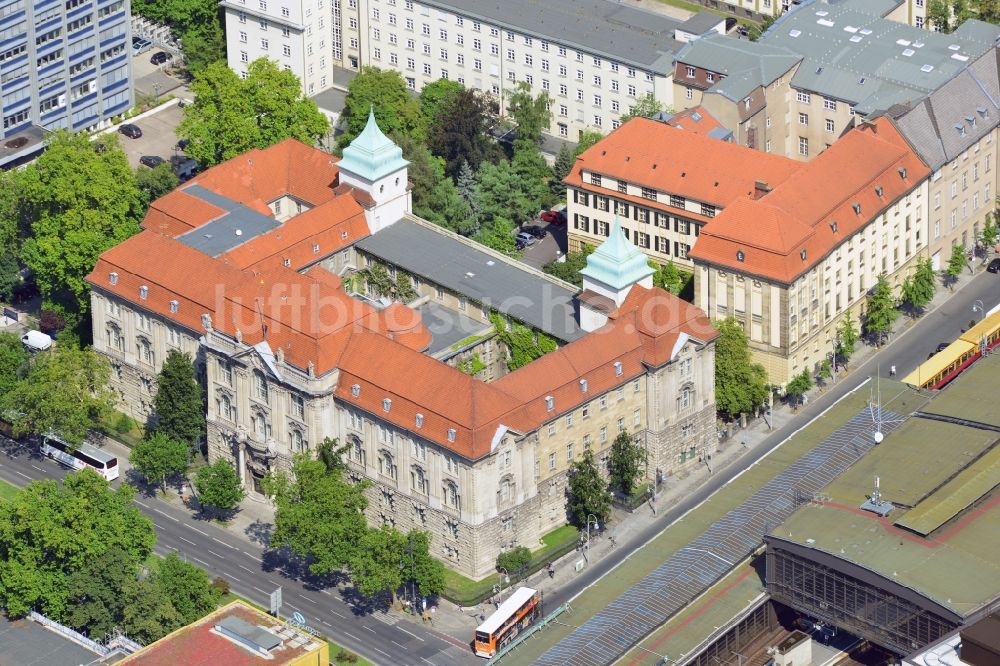 Luftbild Berlin - Oberverwaltungsgericht Berlin-Brandenburg und Evangelisches Kirchenamt für die Bundeswehr in Berlin-Charlottenburg