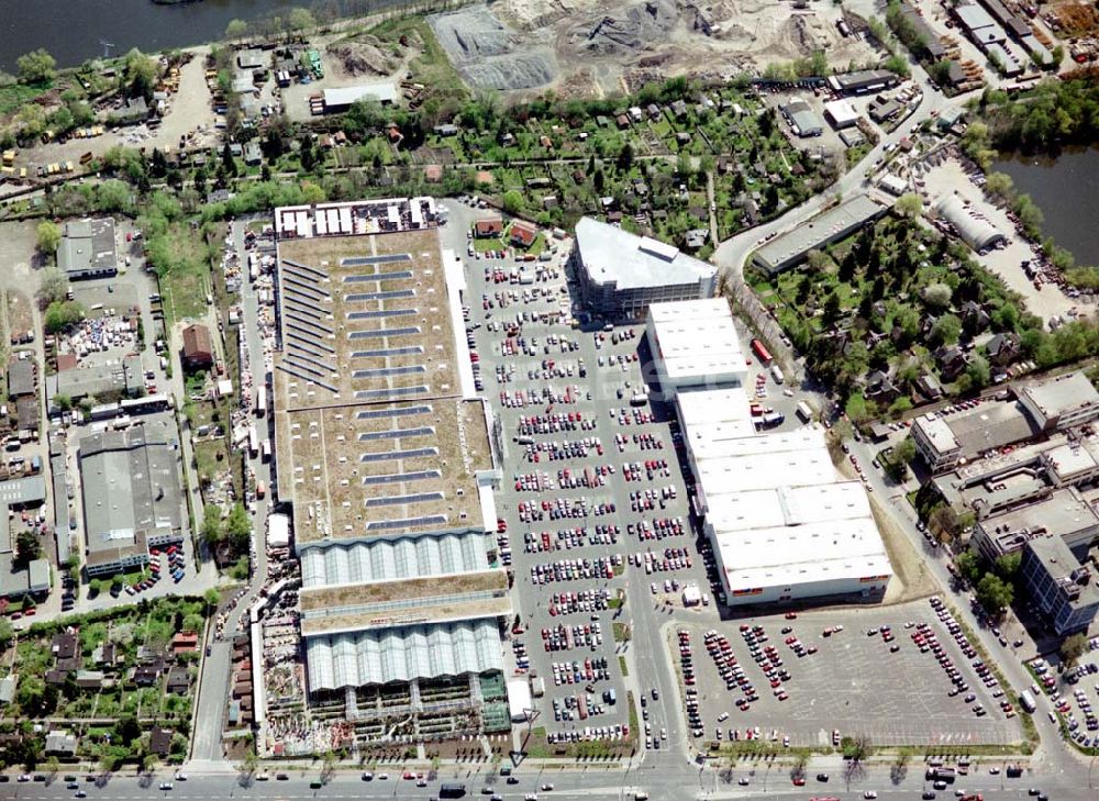 Luftbild Berlin - Lichterfelde - OBI - Baumarkt im Industriegebiet an der Goerzallee in Berlin - Lichterfelde.