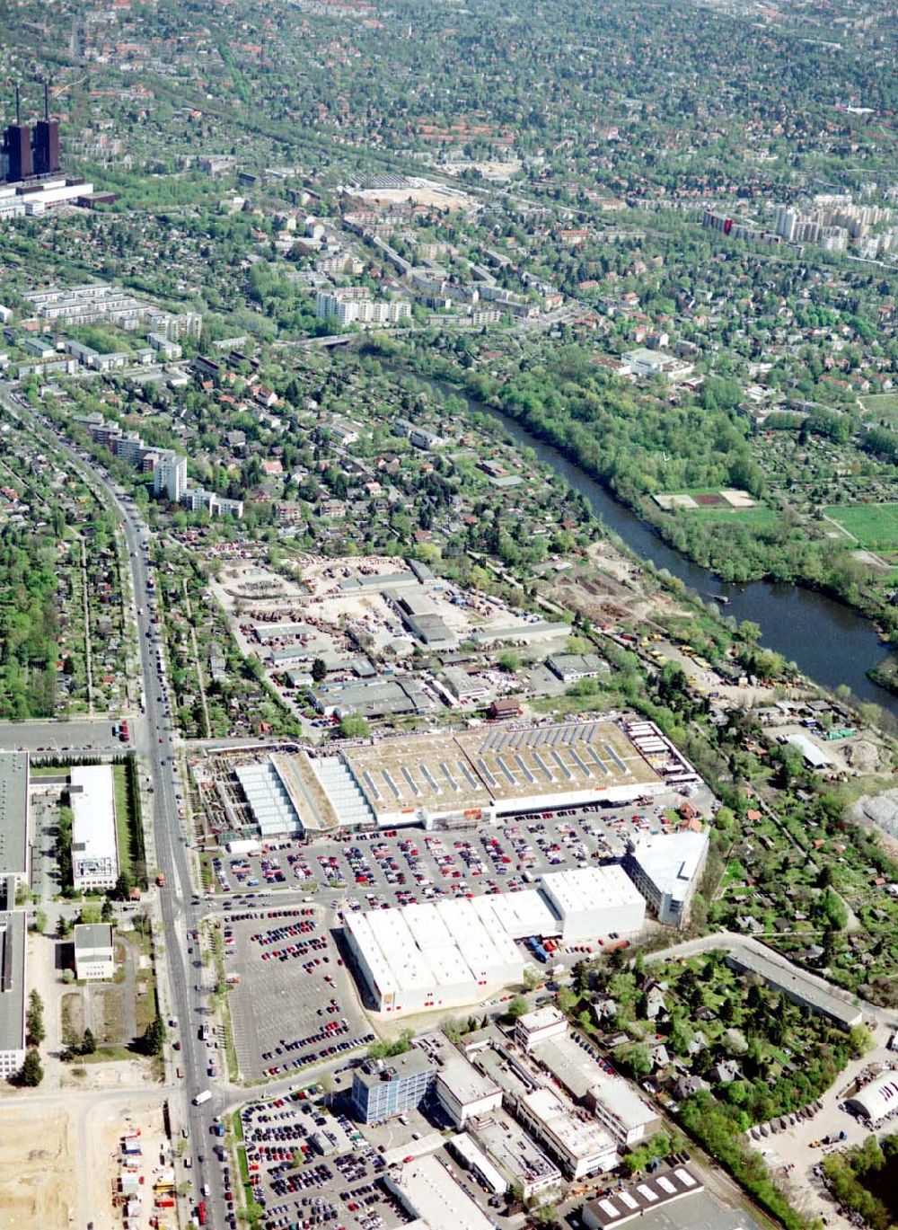 Berlin - Lichterfelde aus der Vogelperspektive: OBI - Baumarkt im Industriegebiet an der Goerzallee in Berlin - Lichterfelde.