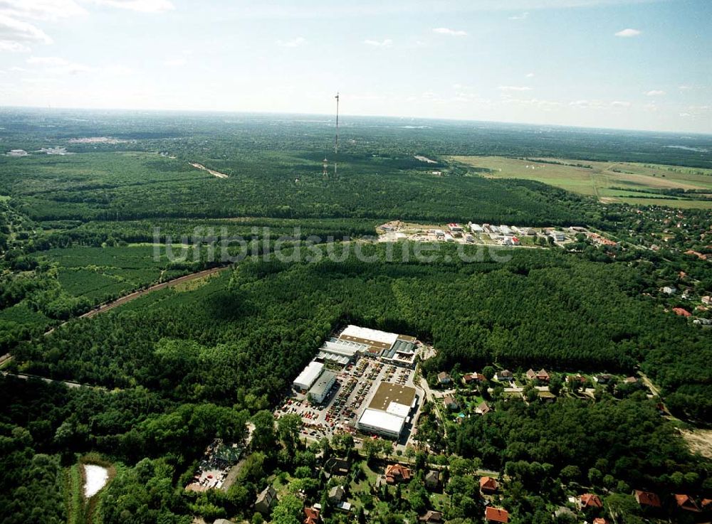 Hohen - Neuendorf / BRB aus der Vogelperspektive: OBI - Baumarkt an der Schönfließer Straße 25i in 16540 Hohen Neuendorf / BRB.