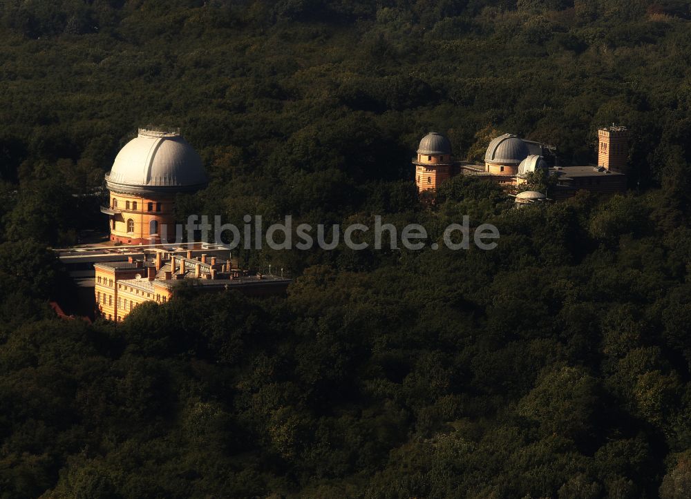 Luftbild Potsdam - Observatorium und Planetariums- Kuppelbau- Gebäudekomplex des Institut des Potsdam-Institut für Klimafolgenforschung am Telegrafenberg im Ortsteil Potsdam Süd in Potsdam im Bundesland Brandenburg