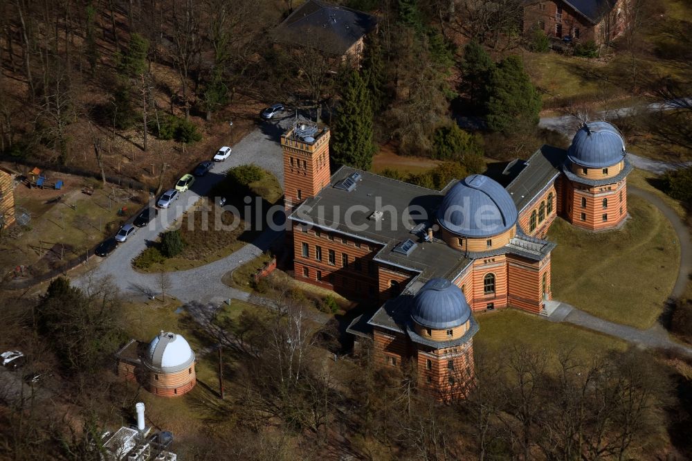 Potsdam aus der Vogelperspektive: Observatorium und Planetariums- Kuppelbau- Gebäudekomplex des Institut des Potsdam-Institut für Klimafolgenforschung am Telegrafenberg im Ortsteil Potsdam Süd in Potsdam im Bundesland Brandenburg