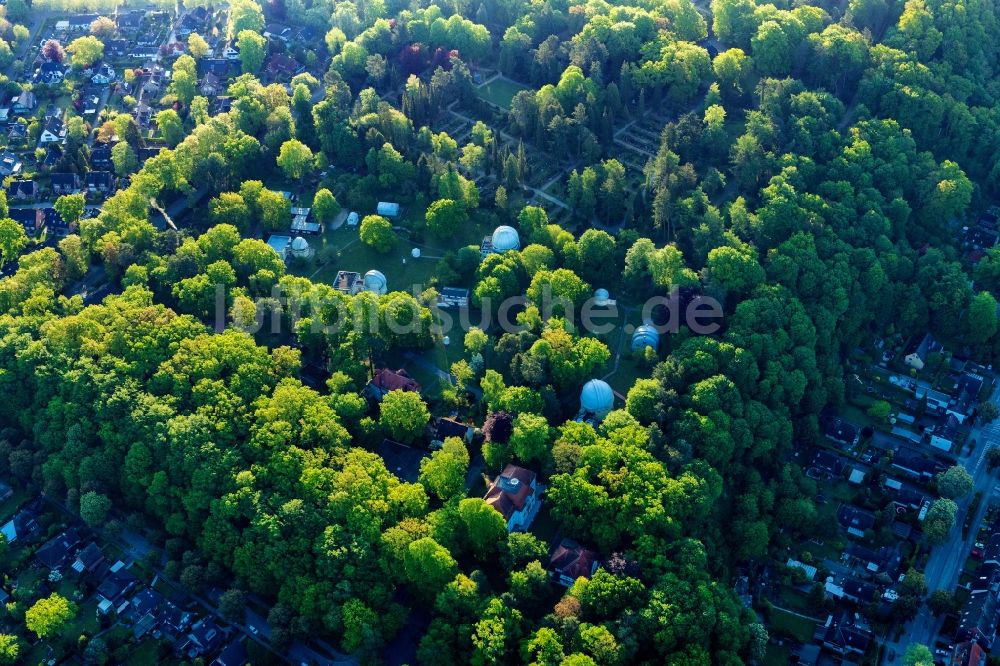 Hamburg aus der Vogelperspektive: Observatorium und Planetariums- Kuppelbau- Gebäudekomplex im Ortsteil Bergedorf in Hamburg, Deutschland