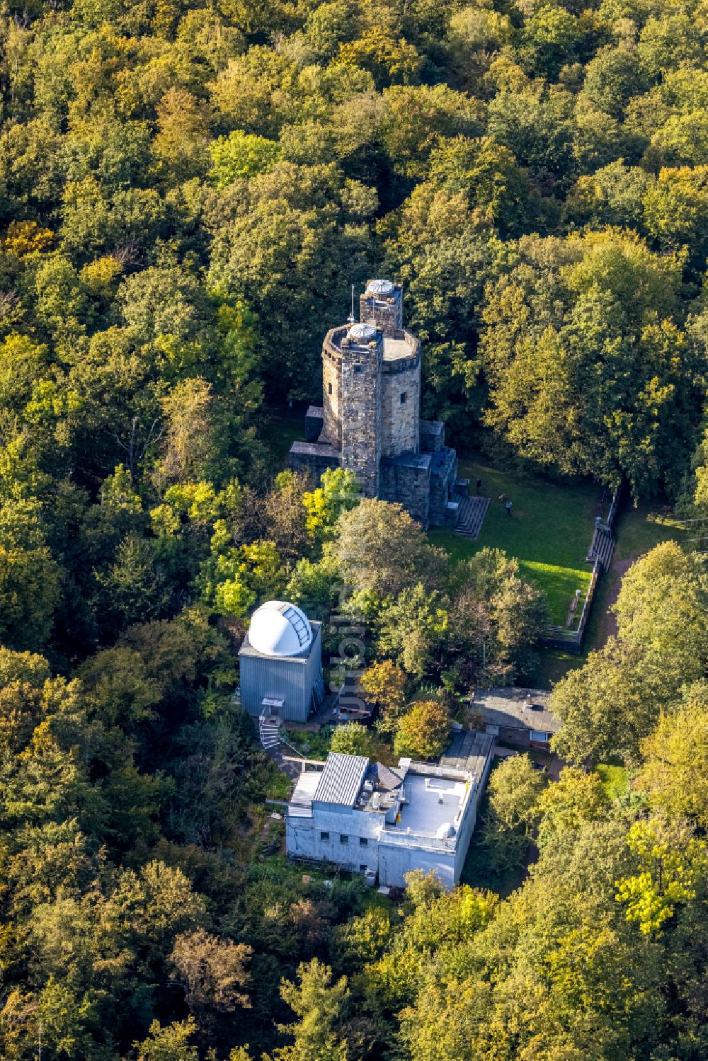 Hagen von oben - Observatorium und Planetariums- Kuppelbau- Gebäudekomplex der Volkssternwarte Hagen in Hagen im Bundesland Nordrhein-Westfalen