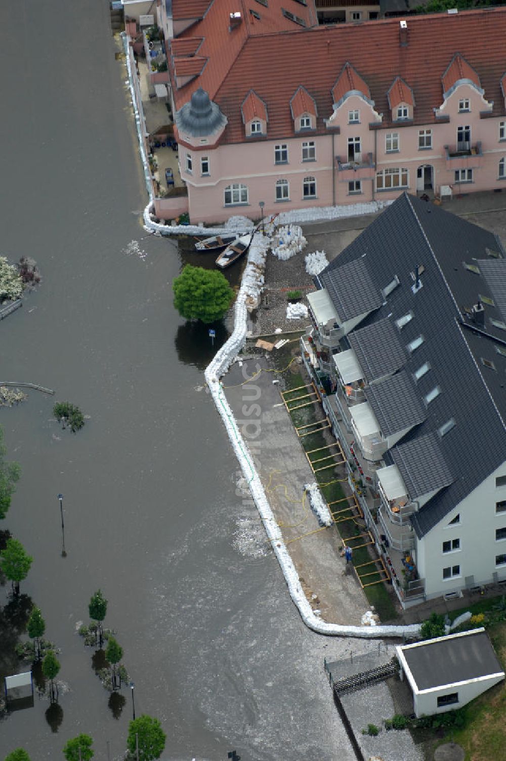 Eisenhüttenstadt von oben - Oderhochwasser 2010 in Eisenhüttenstadt im Bundesland Brandenburg