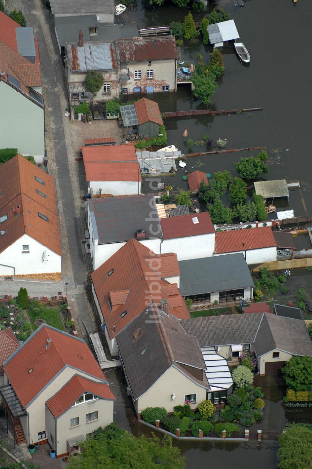 Eisenhüttenstadt von oben - Oderhochwasser 2010 in Eisenhüttenstadt im Bundesland Brandenburg