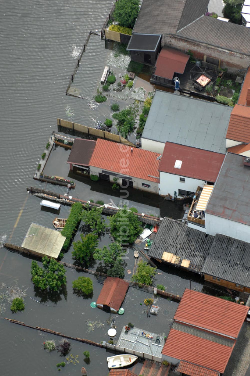 Eisenhüttenstadt von oben - Oderhochwasser 2010 in Eisenhüttenstadt im Bundesland Brandenburg