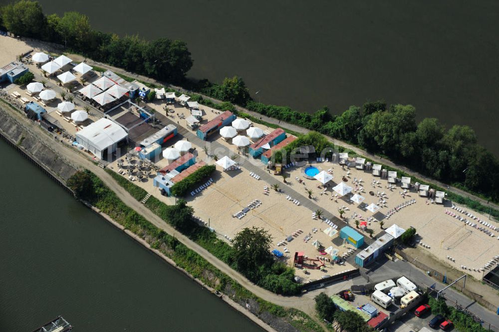 Luftaufnahme Offenbach - Offenbacher Hafeninsel auf dem Main mit dem King Kamehameha Beachclub