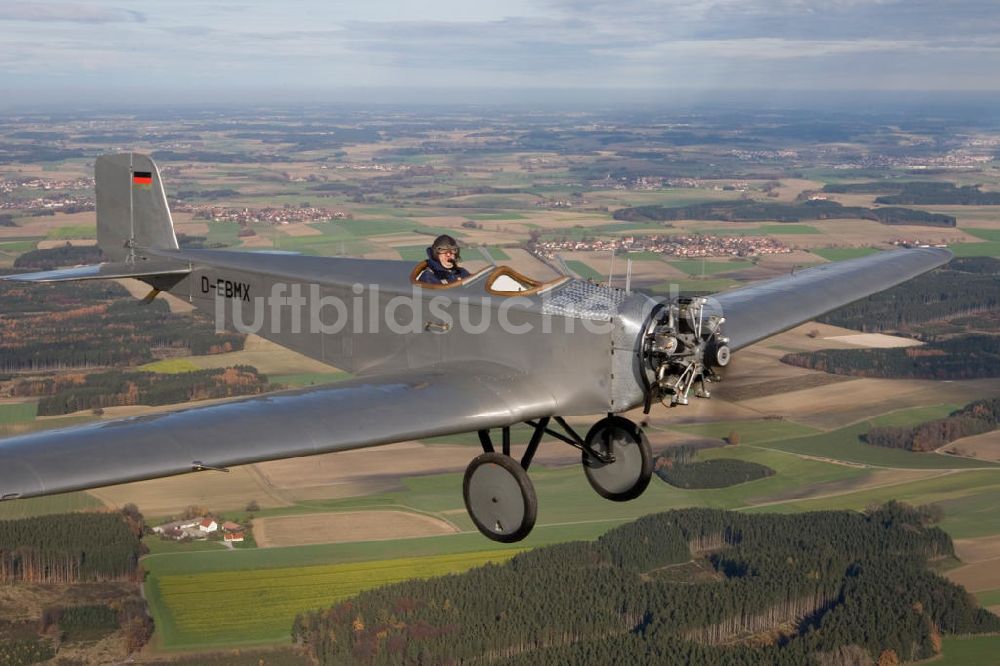 Luftaufnahme Ampfing - Oldtimer Flugzeug Klemm L25 über dem Flugplatz Ampfing / Bayern