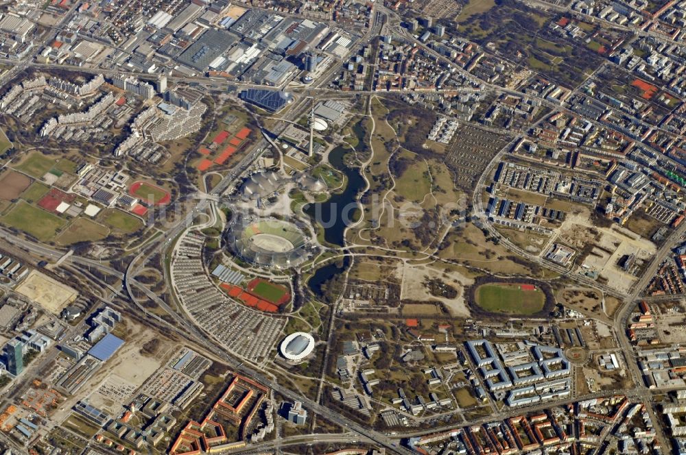 Luftaufnahme München - Olympiapark mit dem Olympiastadion in München im Bundesland Bayern