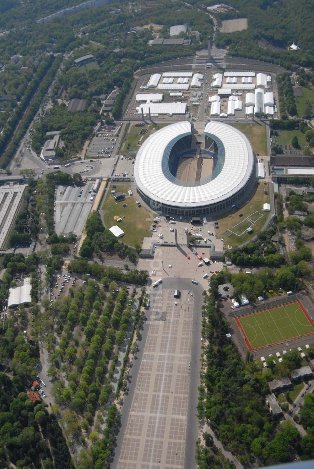 Berlin von oben - Olympiastadion Berlin vor der Fußballweltmeisterschaft