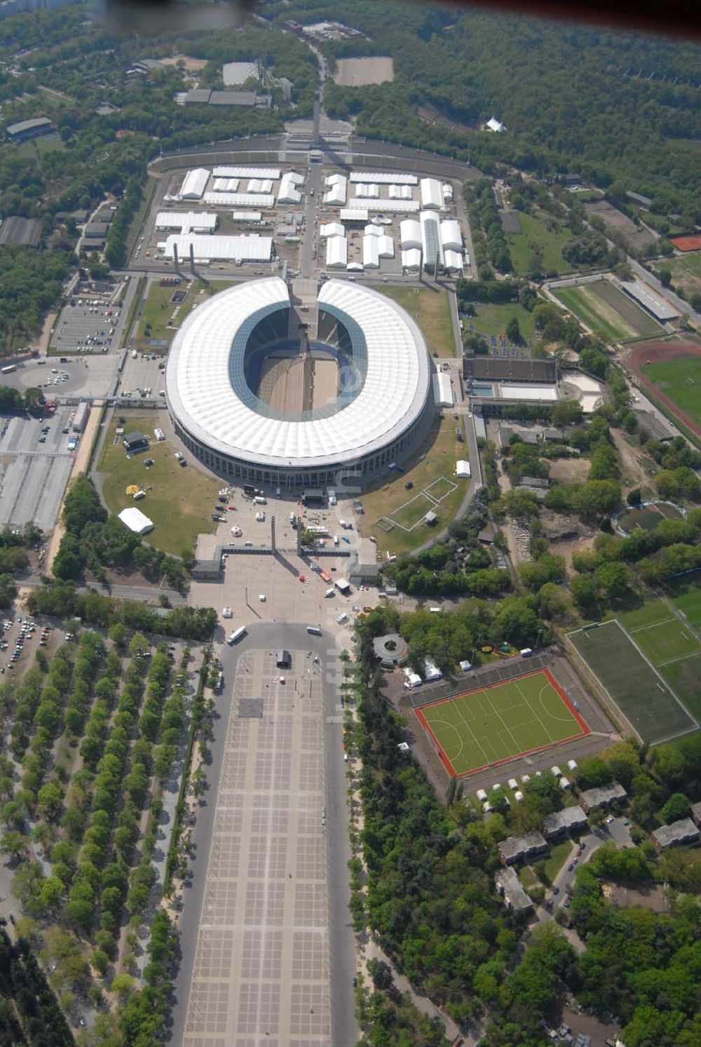 Luftbild Berlin - Olympiastadion Berlin vor der Fußballweltmeisterschaft