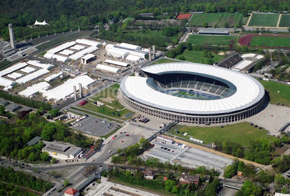 Berlin von oben - Olympiastadion Berlin vor der Fußballweltmeisterschaft