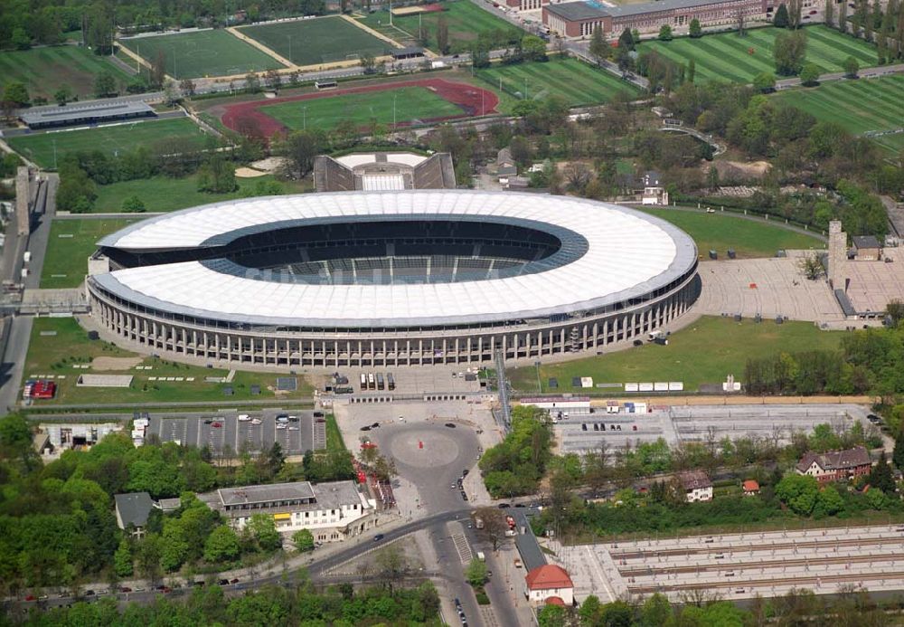 Berlin von oben - Olympiastadion Berlin vor der Fußballweltmeisterschaft