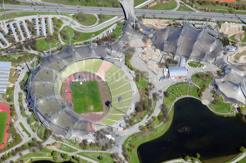 München aus der Vogelperspektive: Olympiastadion München im Bundesland Bayern