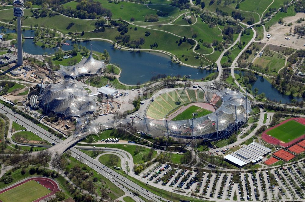 München aus der Vogelperspektive: Olympiastadion München im Bundesland Bayern