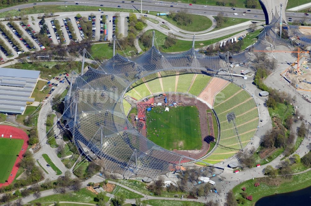 München von oben - Olympiastadion München im Bundesland Bayern