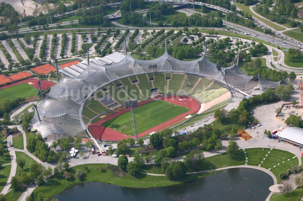 München von oben - Olympiastadion München im Bundesland Bayern