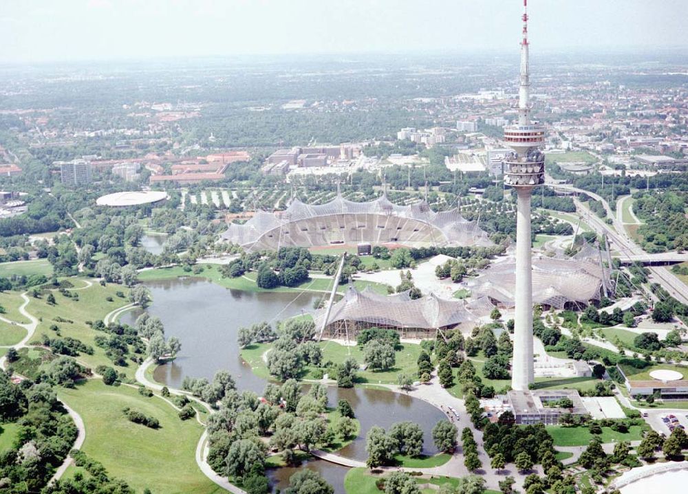 Luftaufnahme München - Olympiastadions am Münchner Fernsehturm