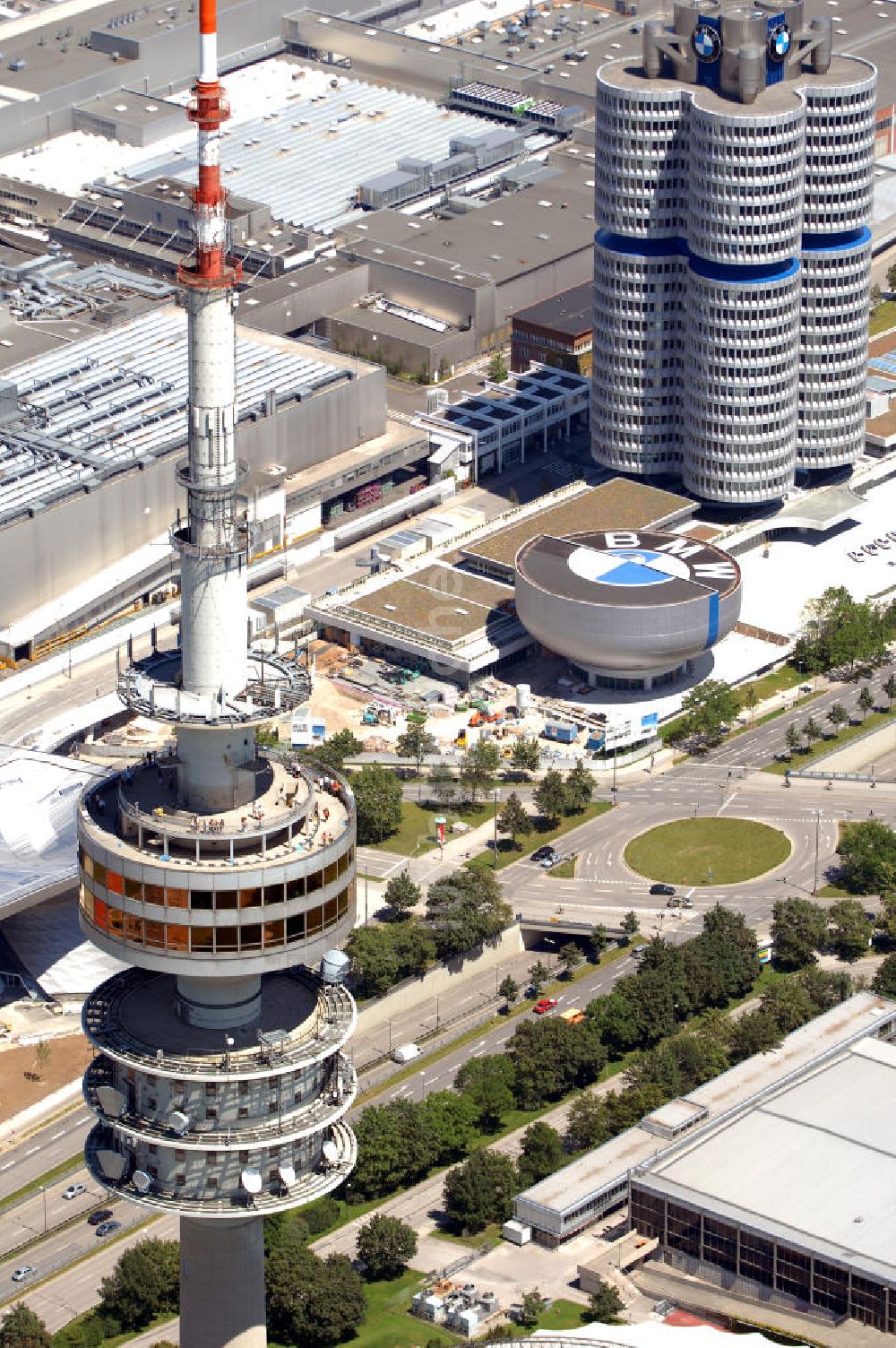 Luftaufnahme München - Olympiaturm, BMW-Vierzylinder und BMW- Museum