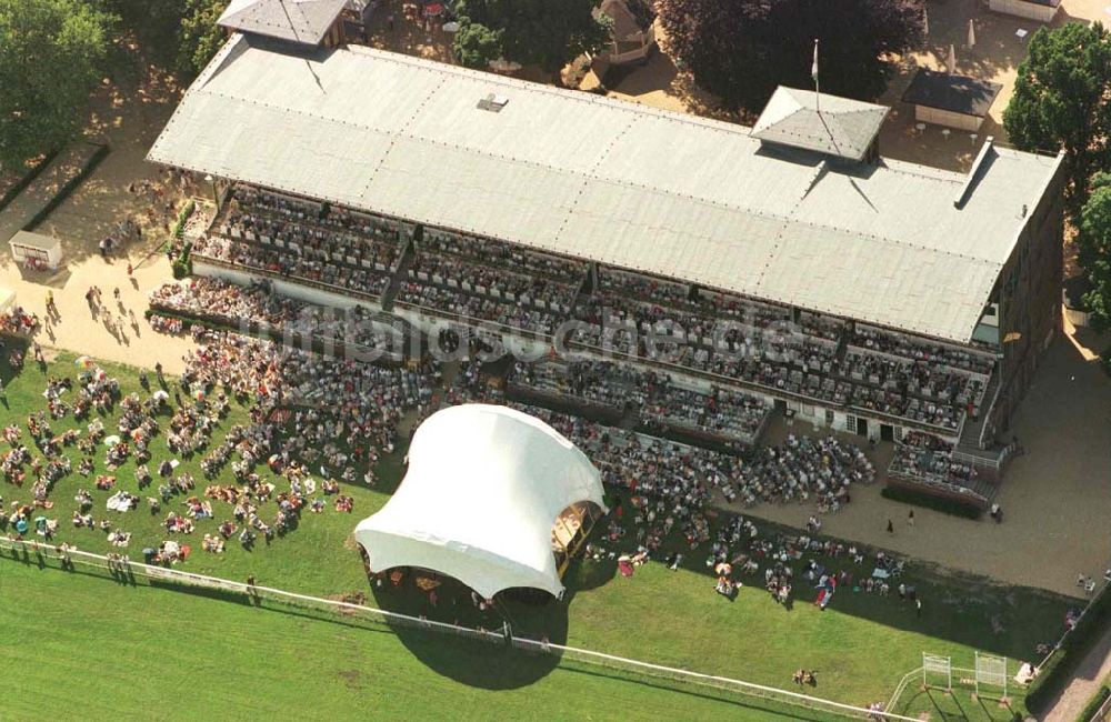 Luftaufnahme Hoppegarten / Brandenburg - Open Air - Konzert auf der Galopprennbahn Hoppegarten (Strauß-Konzert) am 28.06.97 um 17:00 Uhr.