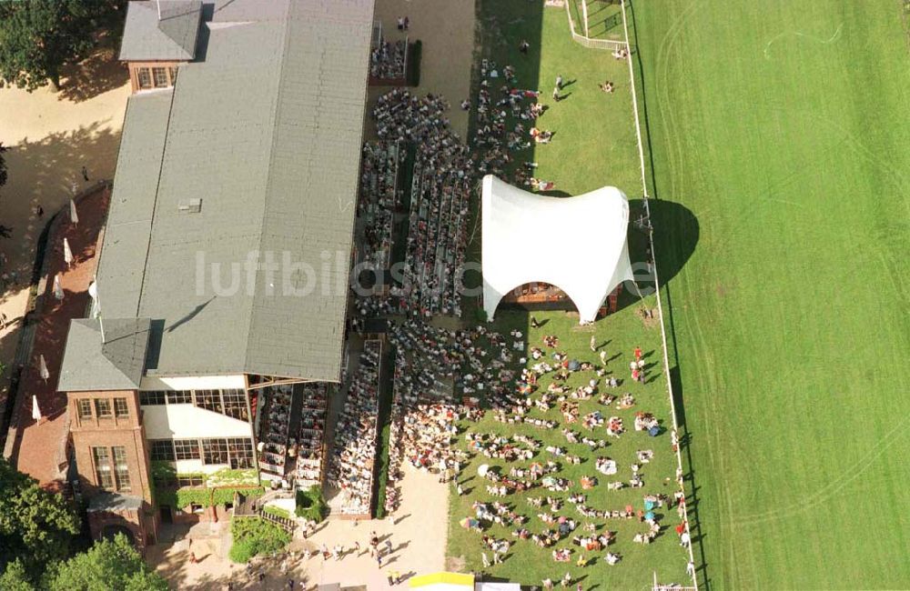 Luftbild Hoppegarten / Brandenburg - Open Air - Konzert auf der Galopprennbahn Hoppegarten (Strauß-Konzert) am 28.06.97 um 17:00 Uhr.