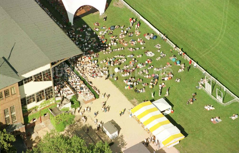 Luftaufnahme Hoppegarten / Brandenburg - Open Air - Konzert auf der Galopprennbahn Hoppegarten (Strauß-Konzert) am 28.06.97 um 17:00 Uhr.