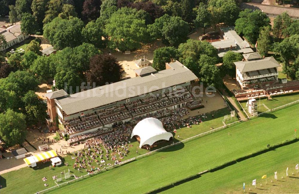 Luftaufnahme Hoppegarten / Brandenburg - Open Air - Konzert auf der Galopprennbahn Hoppegarten (Strauß-Konzert) am 28.06.97 um 17:00 Uhr.