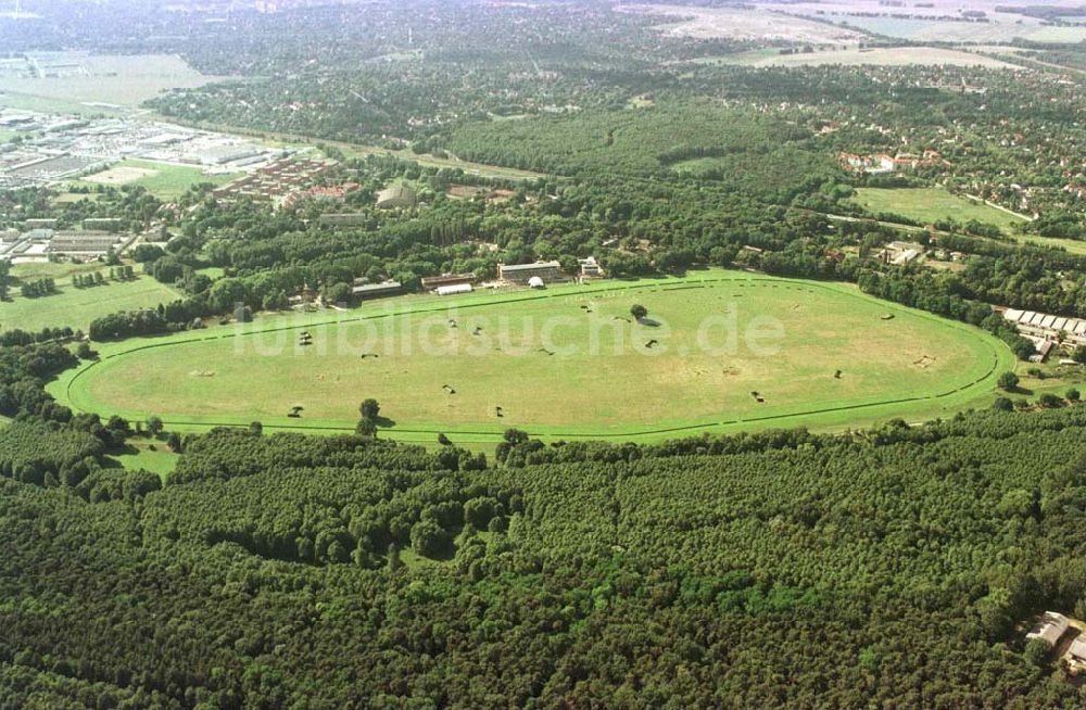 Hoppegarten / Brandenburg von oben - Open Air - Konzert auf der Galopprennbahn Hoppegarten (Strauß-Konzert) am 28.06.97 um 17:00 Uhr.