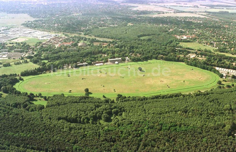 Hoppegarten / Brandenburg aus der Vogelperspektive: Open Air - Konzert auf der Galopprennbahn Hoppegarten (Strauß-Konzert) am 28.06.97 um 17:00 Uhr.