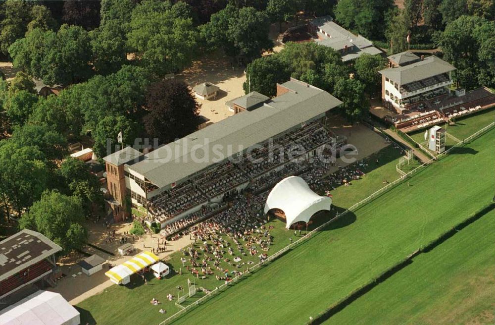 Luftaufnahme Hoppegarten / Brandenburg - Open Air - Konzert auf der Galopprennbahn Hoppegarten (Strauß-Konzert) am 28.06.97 um 17:00 Uhr.