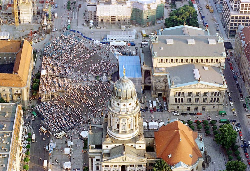 Berlin Mitte aus der Vogelperspektive: 18.09.1995 Open Air Konzert auf dem Gendarmenmarkt Berlin Mitte