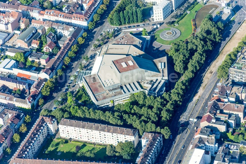 Karlsruhe aus der Vogelperspektive: Opernhaus Badisches Staatstheater Karlsruhe im Ortsteil Südstadt in Karlsruhe im Bundesland Baden-Württemberg, Deutschland