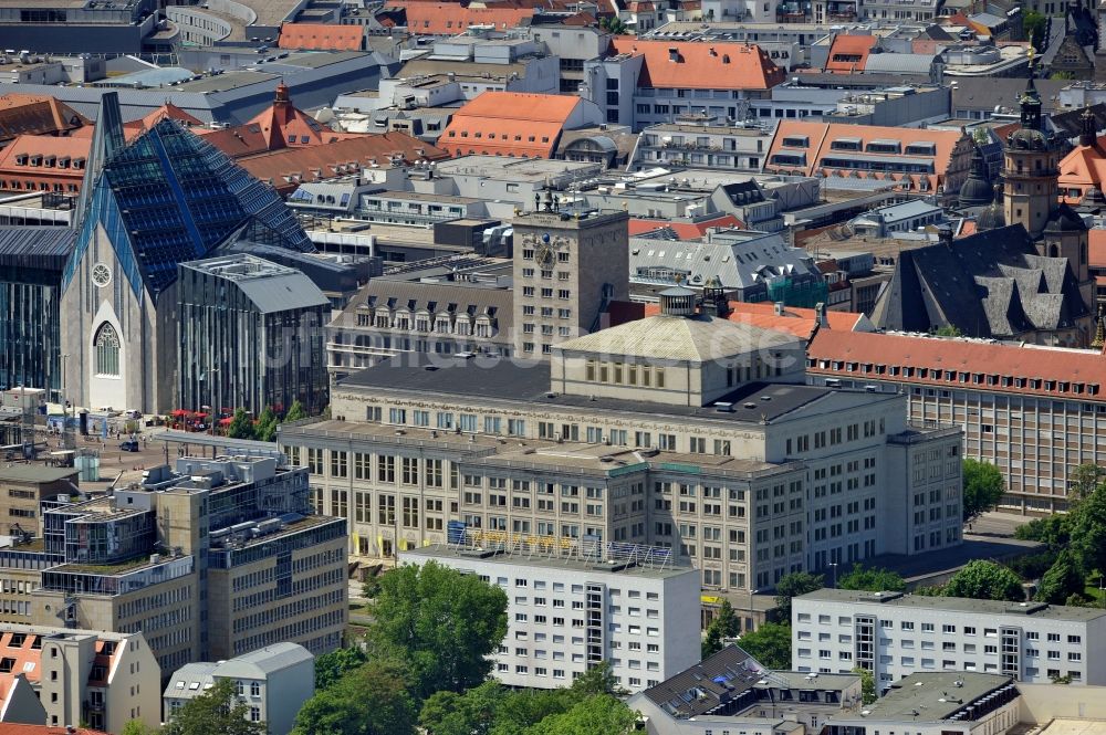 Leipzig aus der Vogelperspektive: Opernhaus und Paulinerkirche Leipzig im Bundesland Sachsen