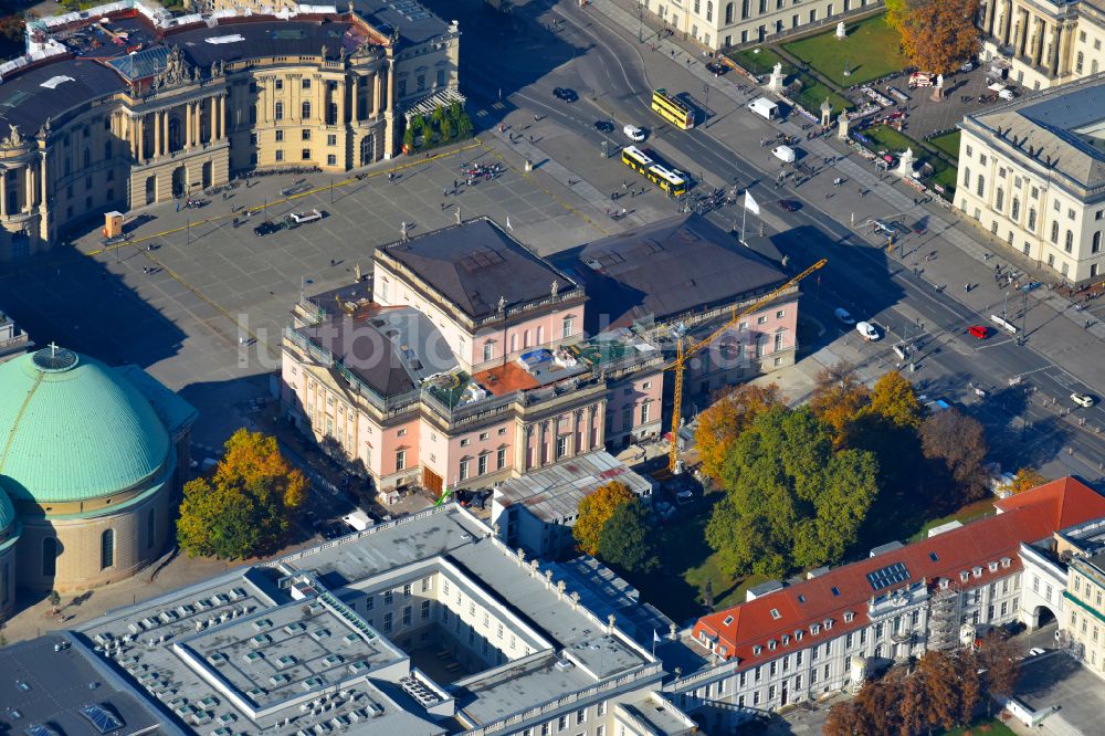 Luftbild Berlin - Opernhaus Staatsoper in Berlin, Deutschland