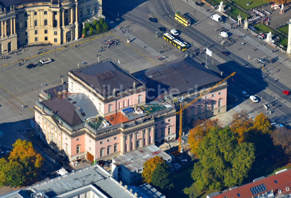 Luftaufnahme Berlin - Opernhaus Staatsoper in Berlin, Deutschland