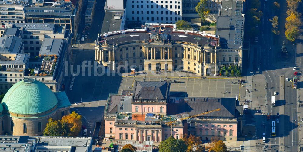 Luftbild Berlin - Opernhaus Staatsoper in Berlin, Deutschland