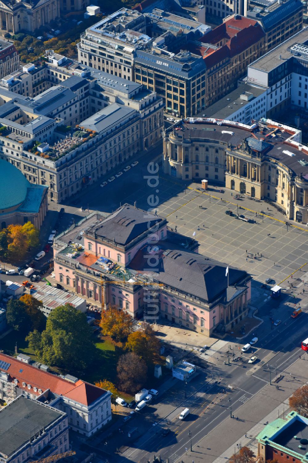 Luftbild Berlin - Opernhaus Staatsoper in Berlin, Deutschland