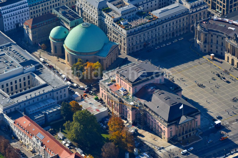 Luftbild Berlin - Opernhaus Staatsoper in Berlin, Deutschland