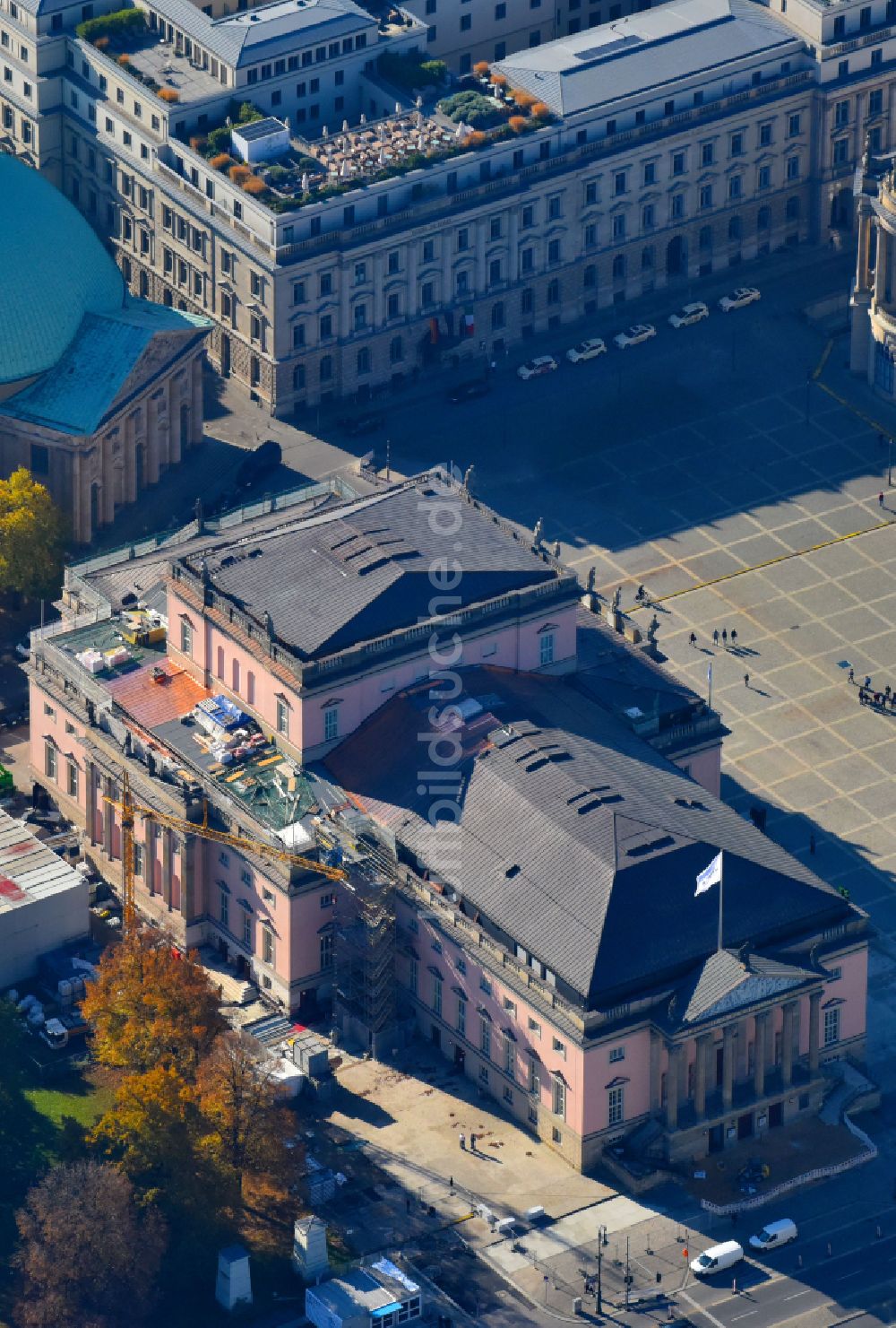 Luftaufnahme Berlin - Opernhaus Staatsoper in Berlin, Deutschland