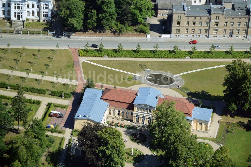 Luftaufnahme Neustrelitz - Orangerie im nordöstlichen Teil des Schloßparks in Neustrelitz im Bundesland Mecklenburg-Vorpommern