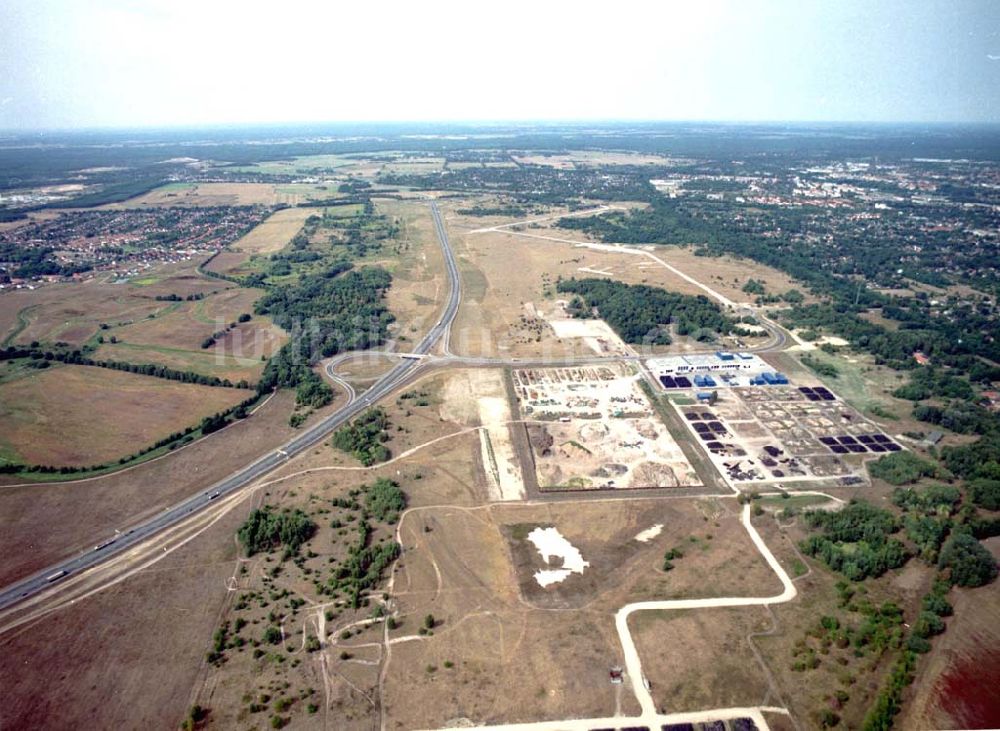 Luftbild Oranienburg / Brandenburg - Oranienburg / Brandenburg ehemaliges Flugplatzgelände umgebaut zum Gewerbepark neben der A10