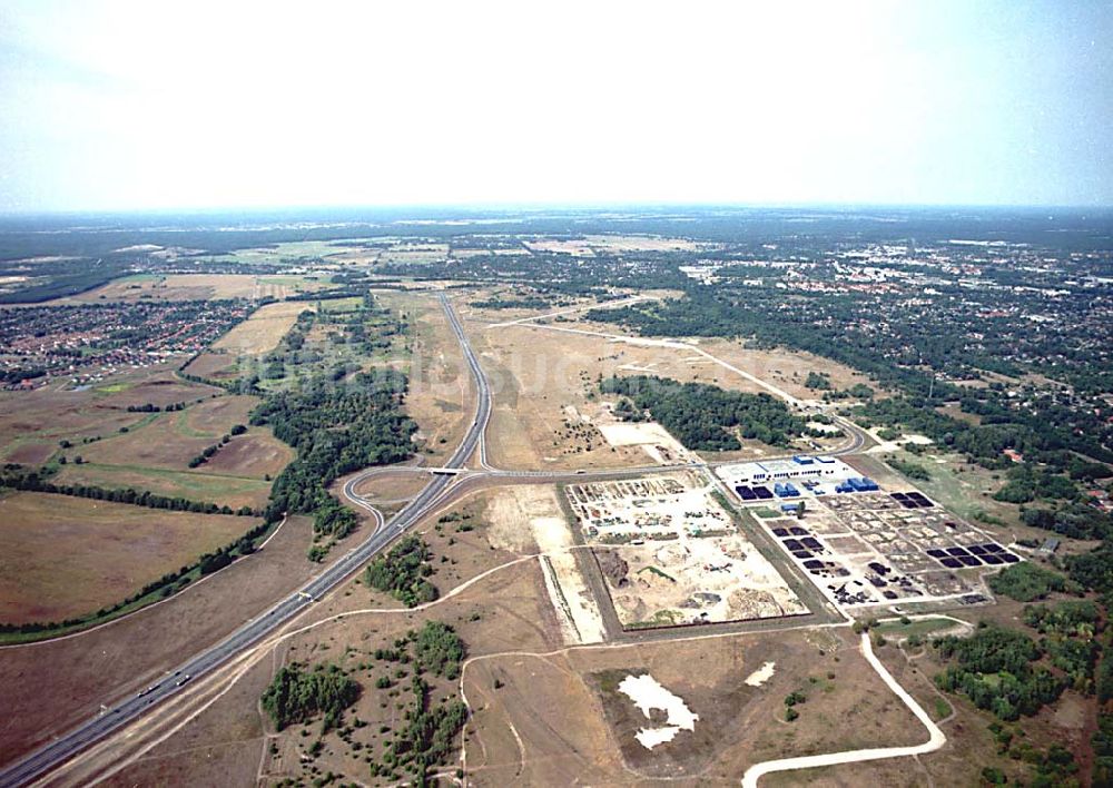 Luftaufnahme Oranienburg / Brandenburg - Oranienburg / Brandenburg ehemaliges Flugplatzgelände umgebaut zum Gewerbepark neben der A10